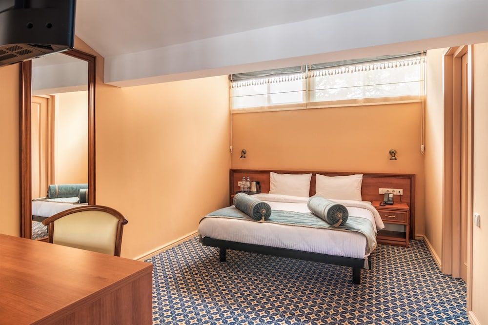 Golden Tulip Borjomi Standard Room, 1 Queen Bed 4