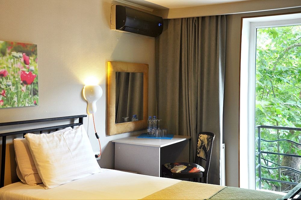 Art Hotel Claude Monet Standard Twin Room 4