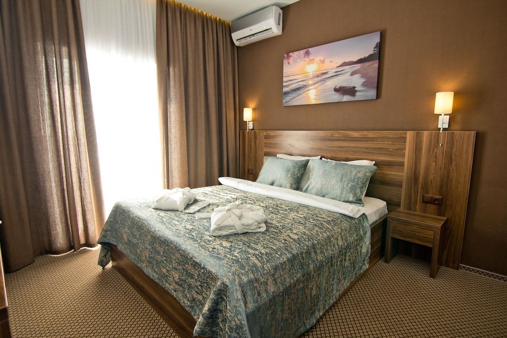 Sky Inn Hotel Batumi Deluxe Family Room 6