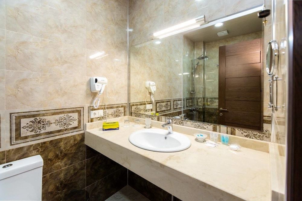 Elia Palace Hotel Comfort Double or Twin Room, 1 Queen Bed 6