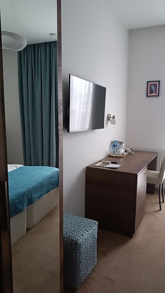 Alliance Hotel Standard Double Room, 1 Double Bed, Balcony, City View 3