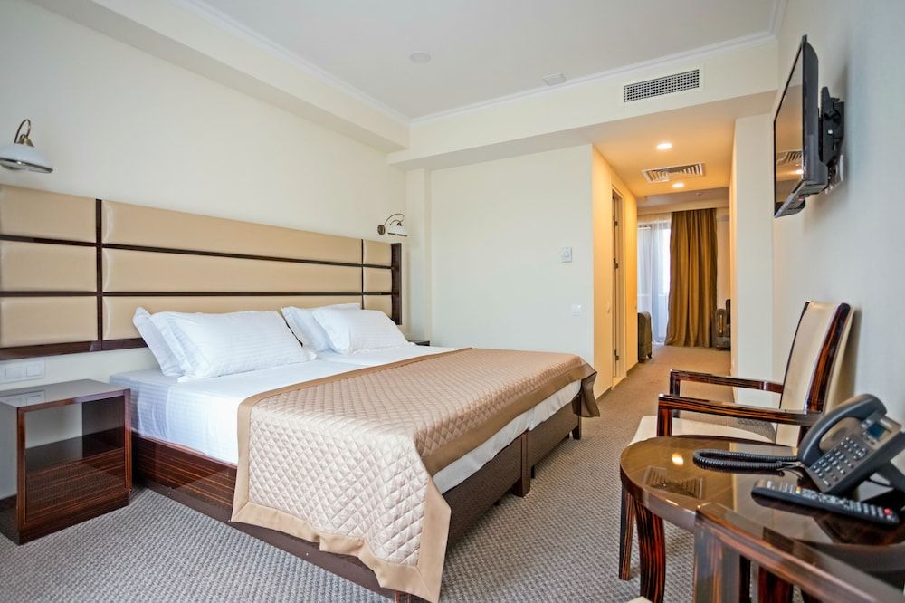 Senior Suite, Mountain View, Mountainside