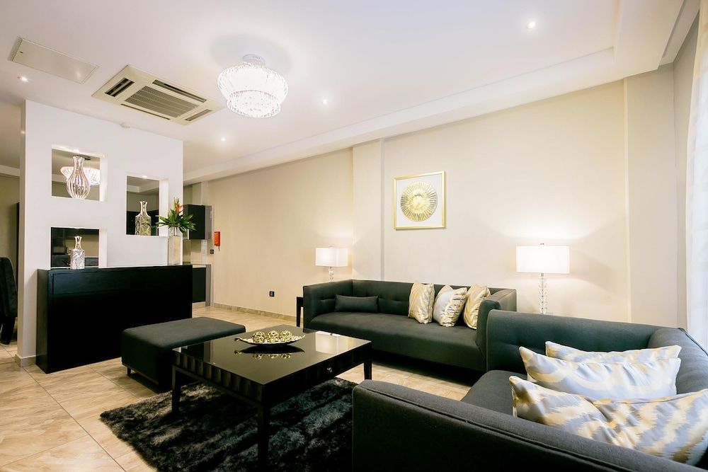 Oak Plaza Suites Executive Suite, 2 Bedrooms 4