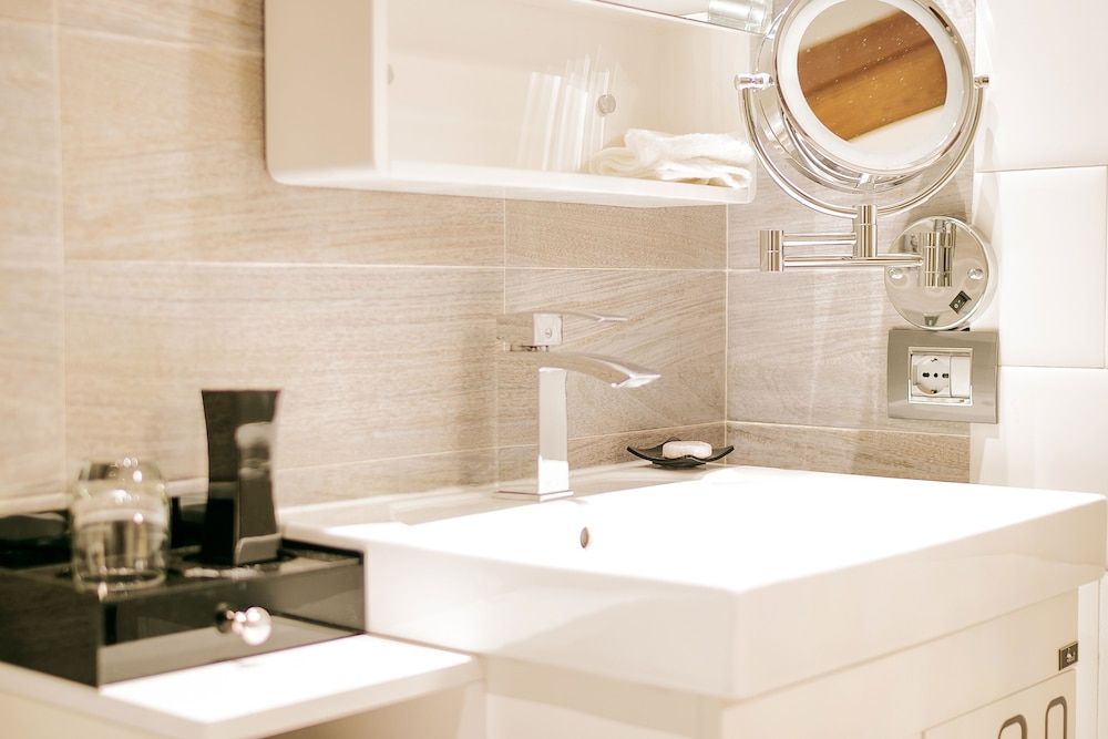 Oak Plaza Suites Executive Suite, 2 Bedrooms 7