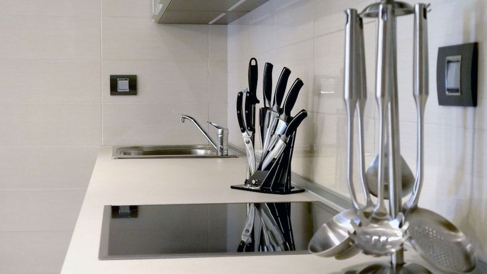 Oak Plaza Suites Deluxe Suite, 1 Bedroom 6