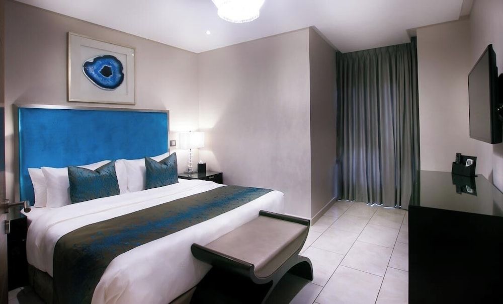 Oak Plaza Suites Deluxe Suite, 1 Bedroom 2