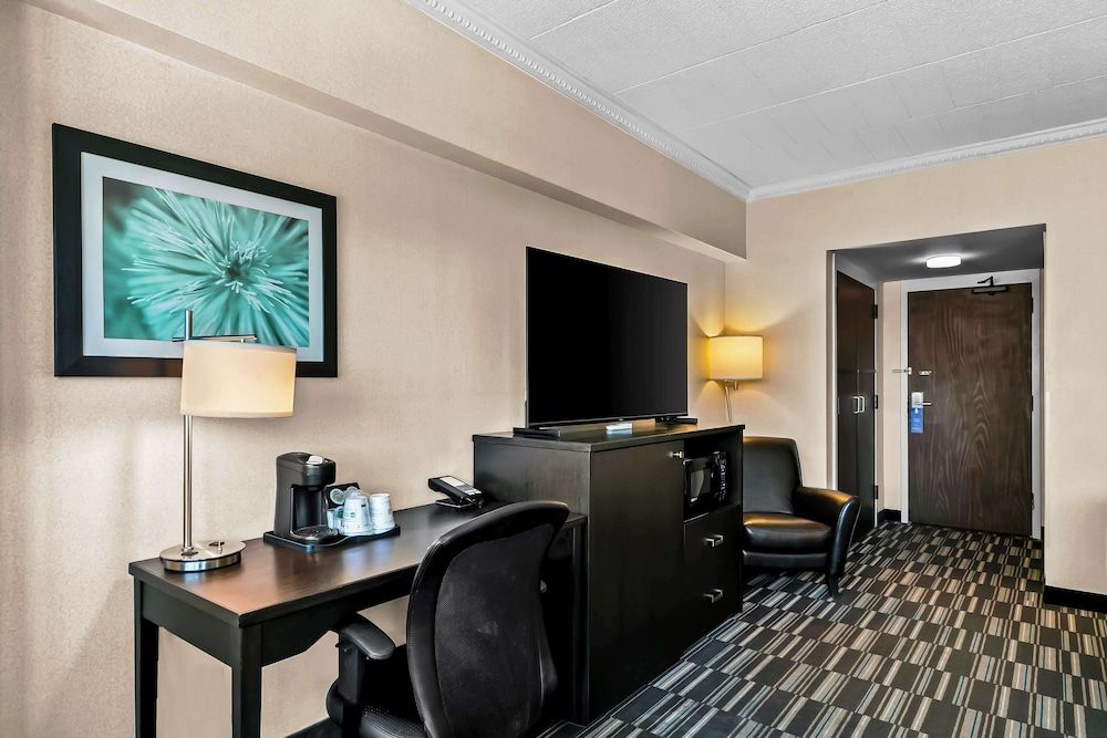 Best Western Downtown Sudbury Centreville Standard Room, 2 Queen Beds, Non Smoking, Refrigerator (Pet Friendly) 4