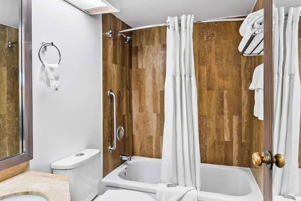 Best Western Downtown Sudbury Centreville Standard Room, 1 Queen Bed, Non Smoking, Refrigerator 5