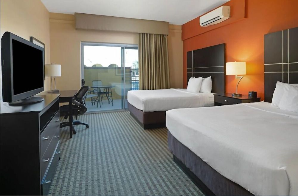 undefined La Quinta Inn & Suites by Wyndham Tucson - Reid Park 10