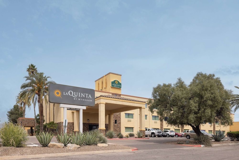 undefined La Quinta Inn & Suites by Wyndham Tucson - Reid Park 8