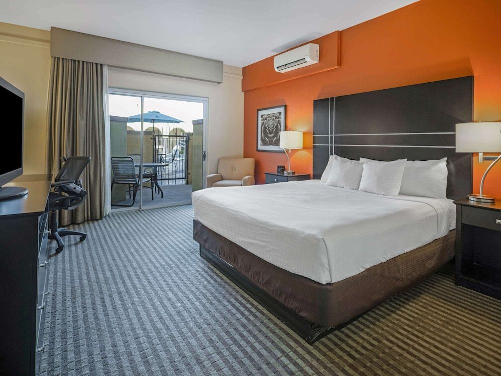 undefined La Quinta Inn & Suites by Wyndham Tucson - Reid Park 4