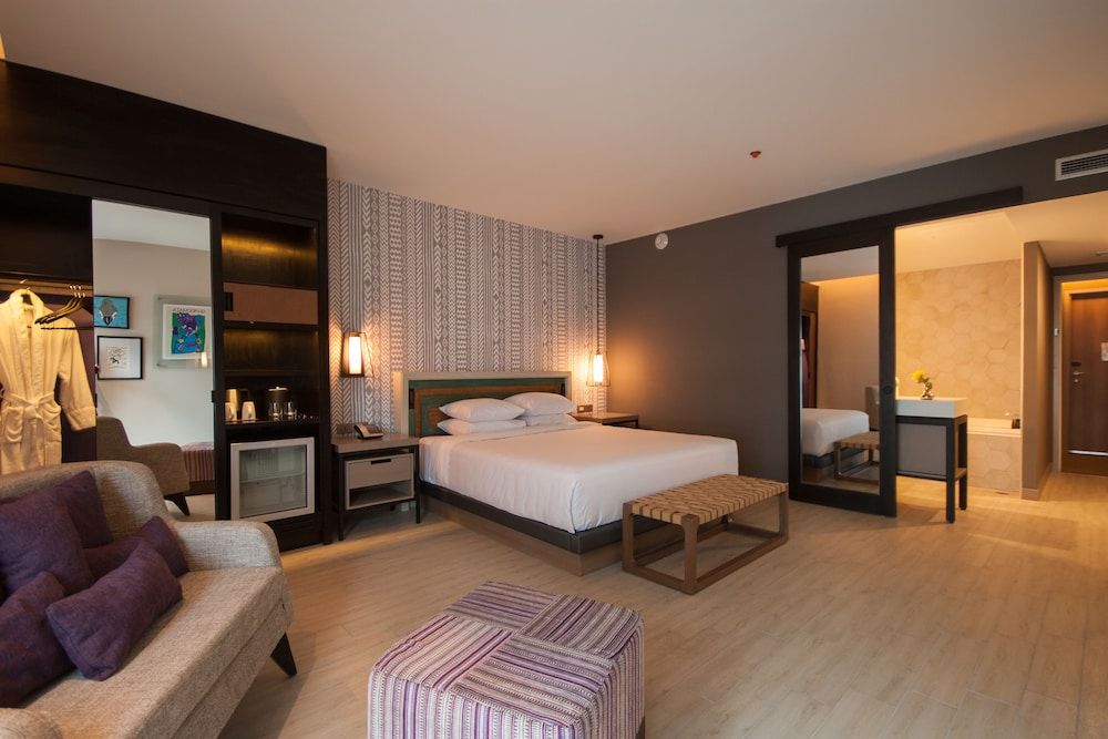 Deluxe Suite, 1 King Bed