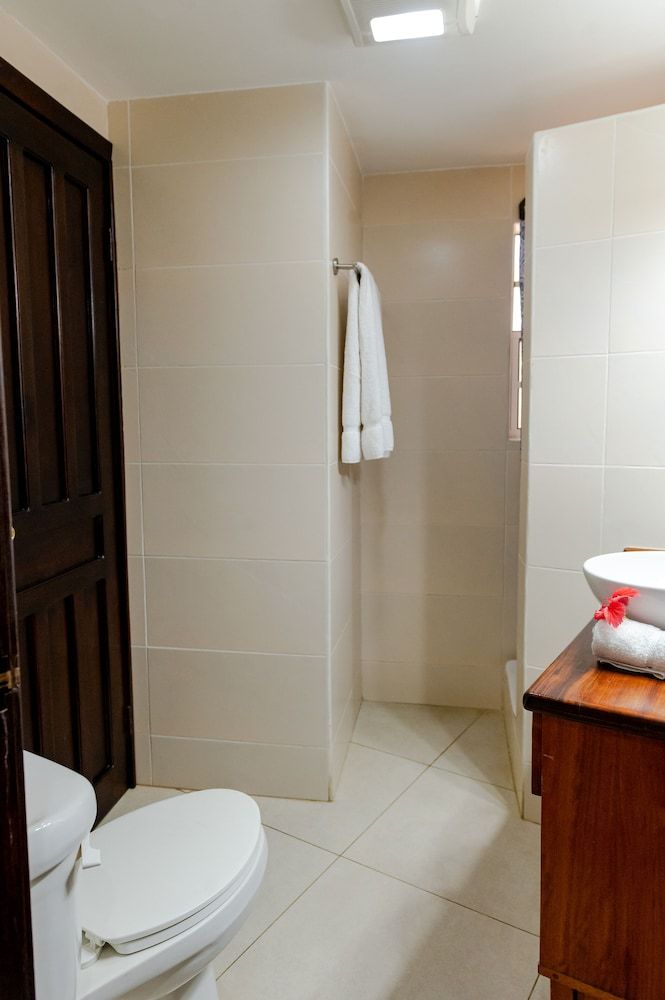 Paradise Beach Hotel & Resort Balcony Condo One King Room 14