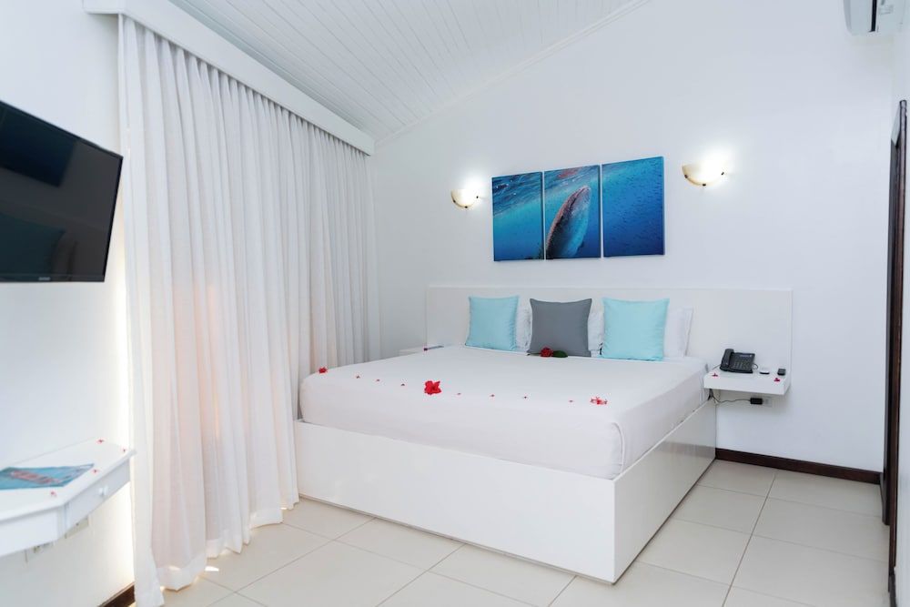 Paradise Beach Hotel & Resort Balcony Condo One King Room 6