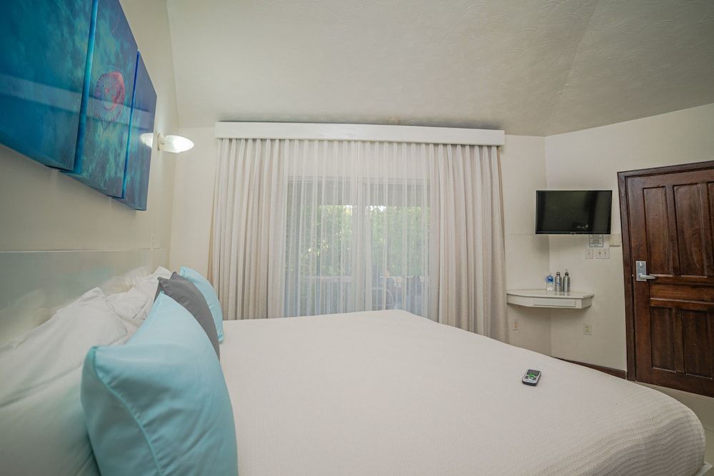 Paradise Beach Hotel & Resort Balcony Condo One King Room