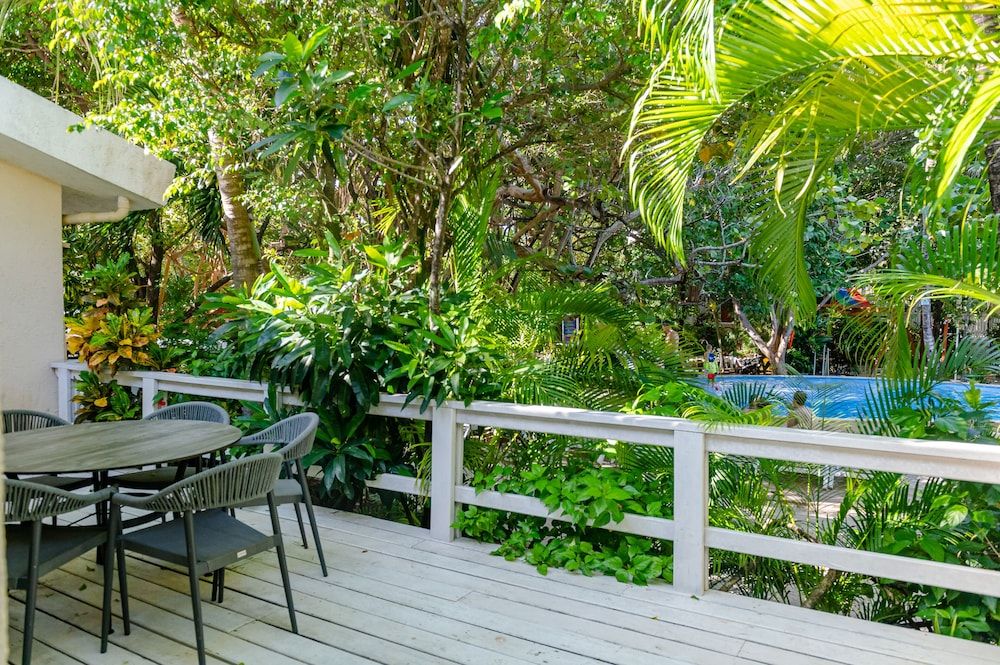 Paradise Beach Hotel & Resort Balcony Condo One King Room 9