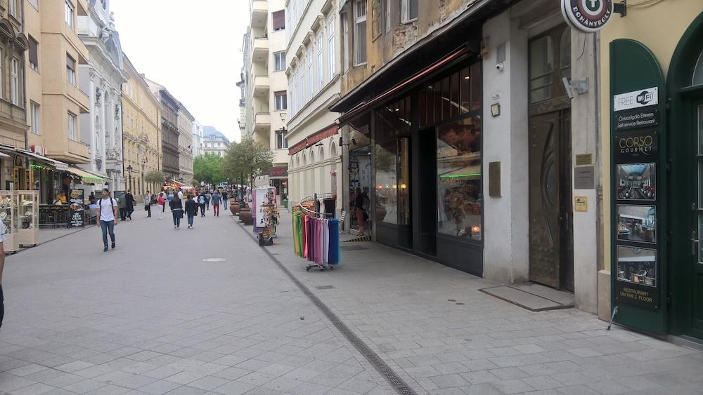 undefined Váci street Downtown Apartments 4