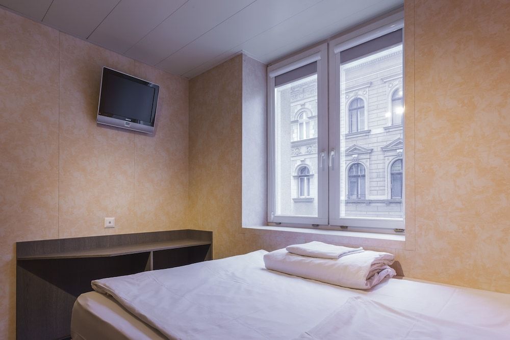 undefined easyHotel Budapest Oktogon 2