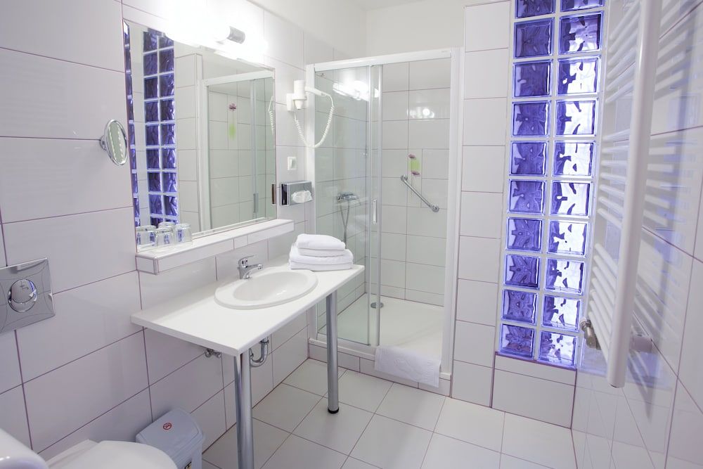 Pannonia Hotel Superior Double Room 4