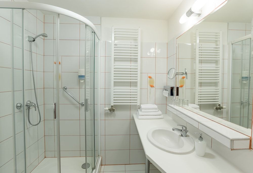 Pannonia Hotel Superior Double Room 6