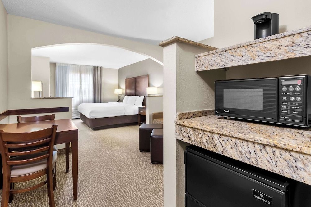 Suite, 1 King Bed with Sofa bed, Accessible, Non Smoking