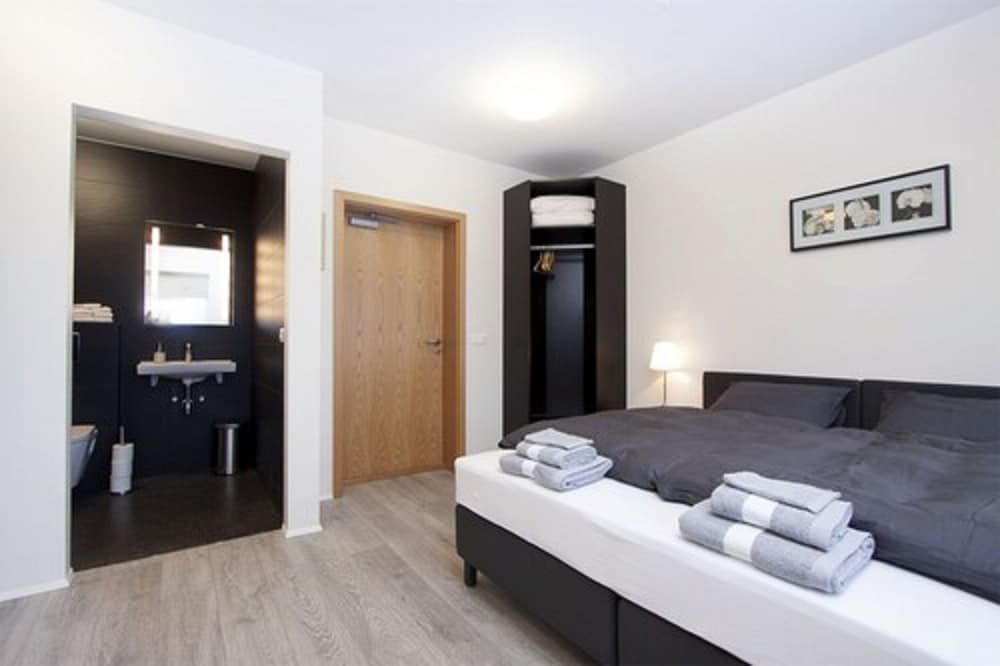 Kef Guesthouse by Keflavík airport Family Room, Private Bathroom 5