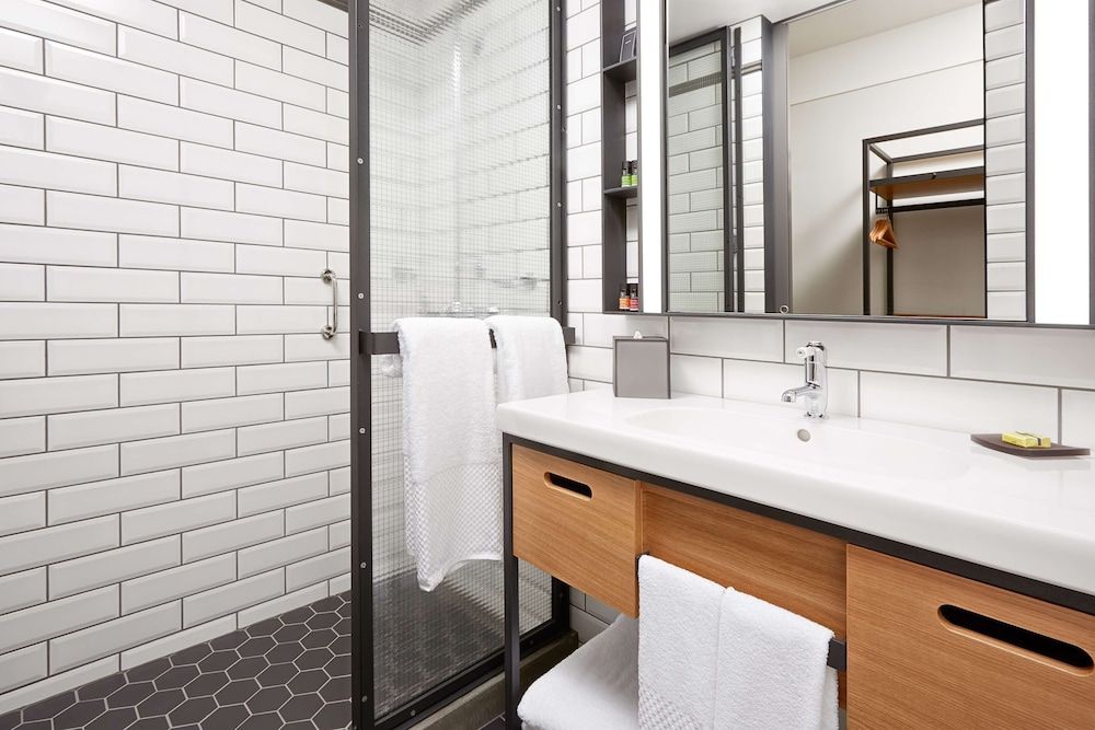 Canopy by Hilton Reykjavik City Centre Queen Room 2