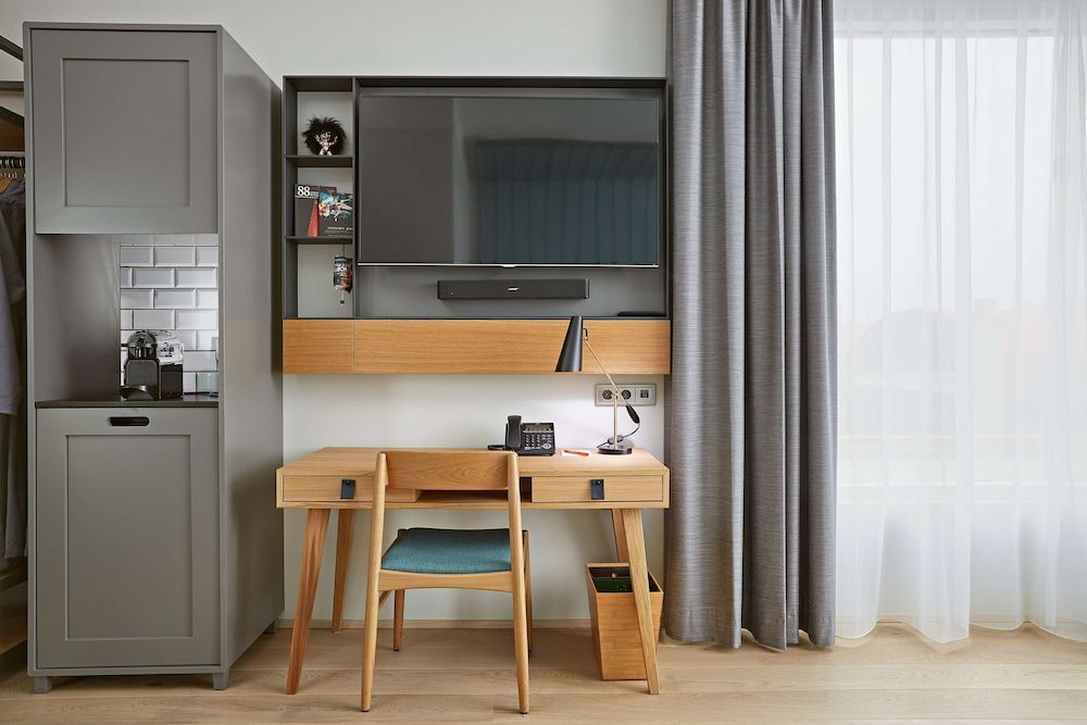 Canopy by Hilton Reykjavik City Centre King Premium Room 5