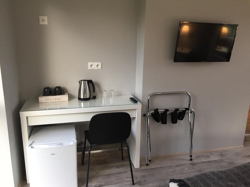 Reykjadalur Guesthouse Family Triple Room, Private Bathroom 9