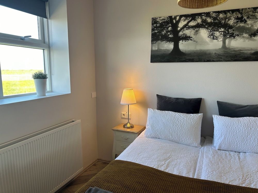 Lindartún Guesthouse Basic Quadruple Room, Private Bathroom 5