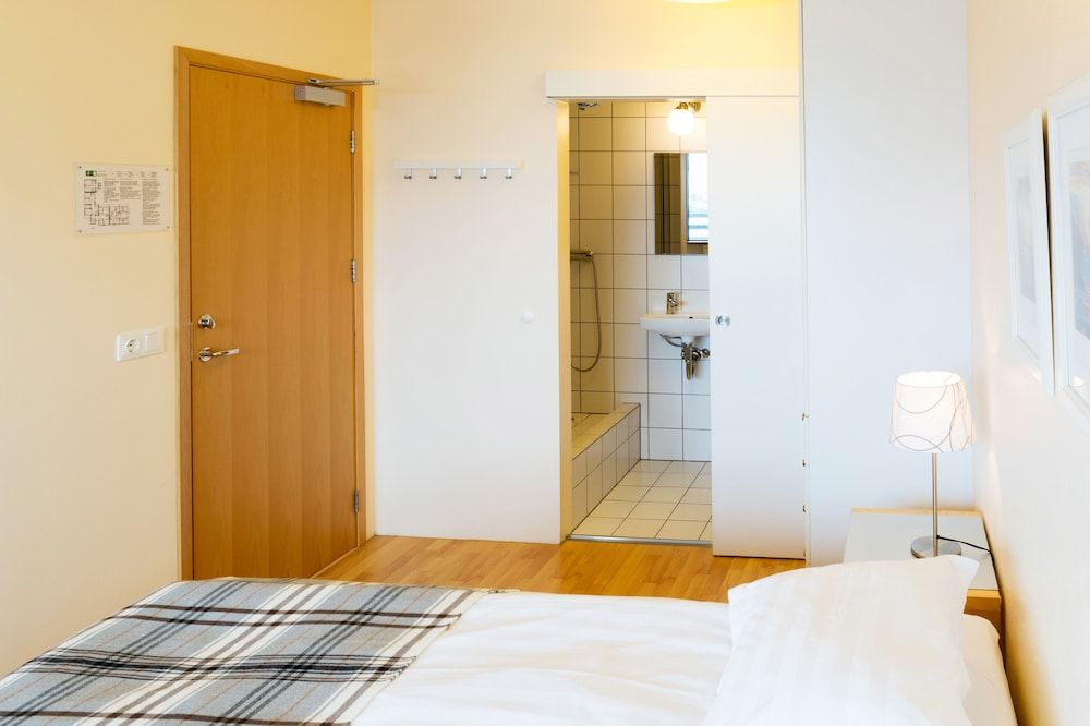 Standard Twin Room, Private Bathroom