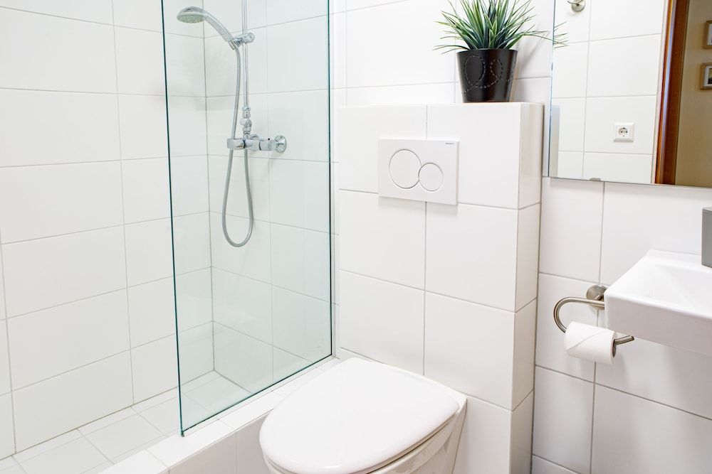 Guesthouse Sunna Basic Double Room with Shared Bathroom 8