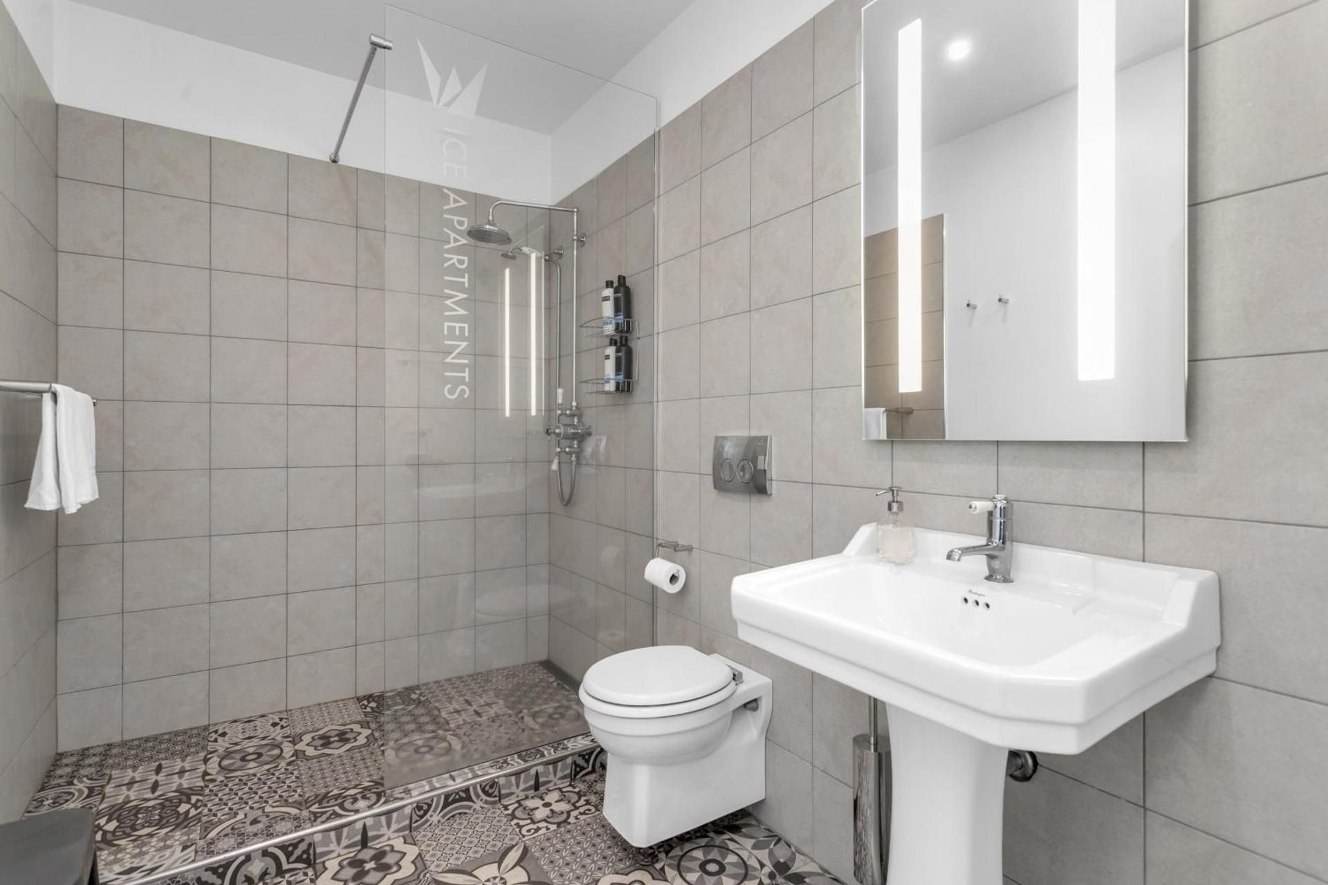 Penthouse Luxury Studio Apartment - Top Floor