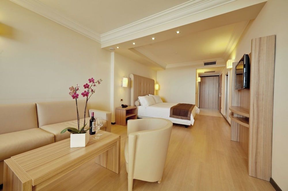 Room, Balcony, Sea View (Suite Festival)