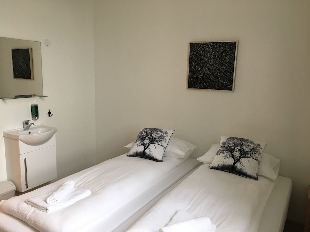 Welcome Riverside Guesthouse Economy Twin Room, Shared Bathroom 2