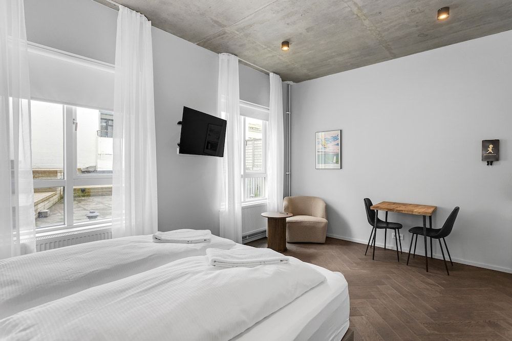 The Swan House by Heimaleiga Standard Double Room 2