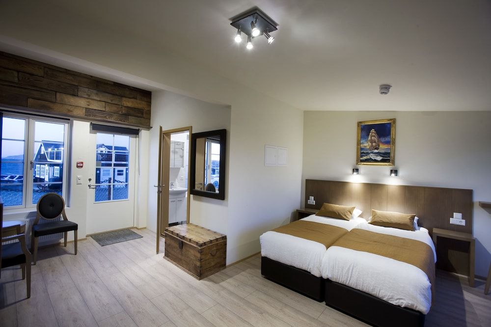 Fisherman's Village Superior Double Room with Hot Tub and Sauna Access - Self Check-in 3