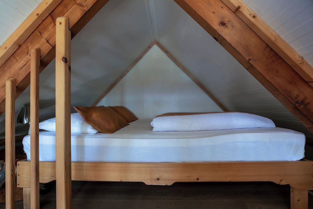 Fisherman's Village Family Room with Private Hot Tub and Sauna - Self Check-in 3