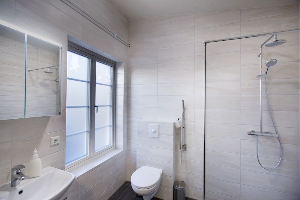 Fisherman's Village Superior Double Room with Hot Tub and Sauna Access - Self Check-in 6