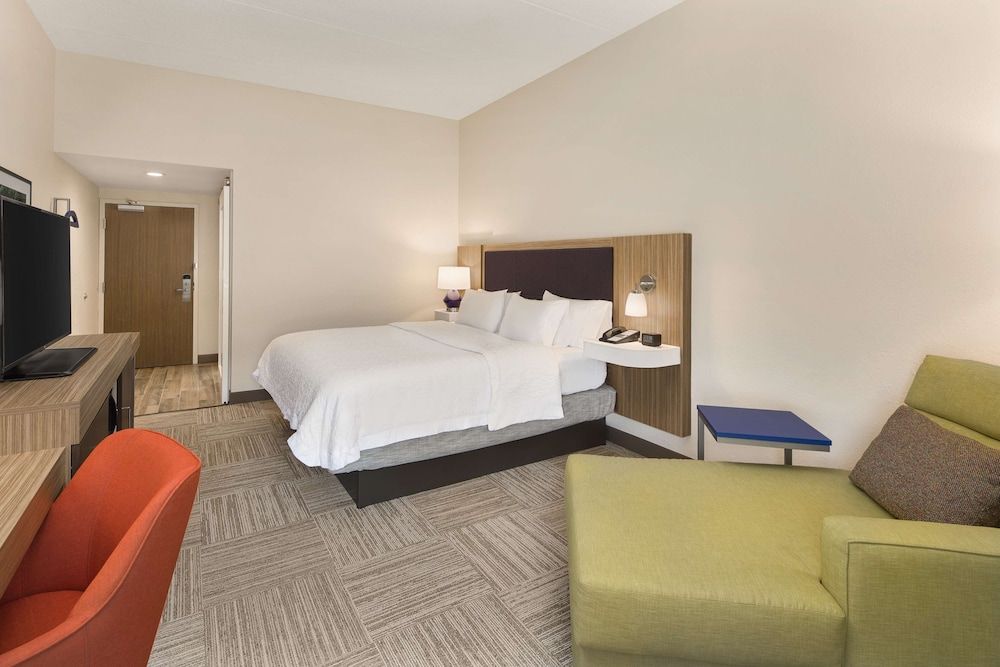 Room, 1 King Bed, Refrigerator & Microwave (Bathtub)