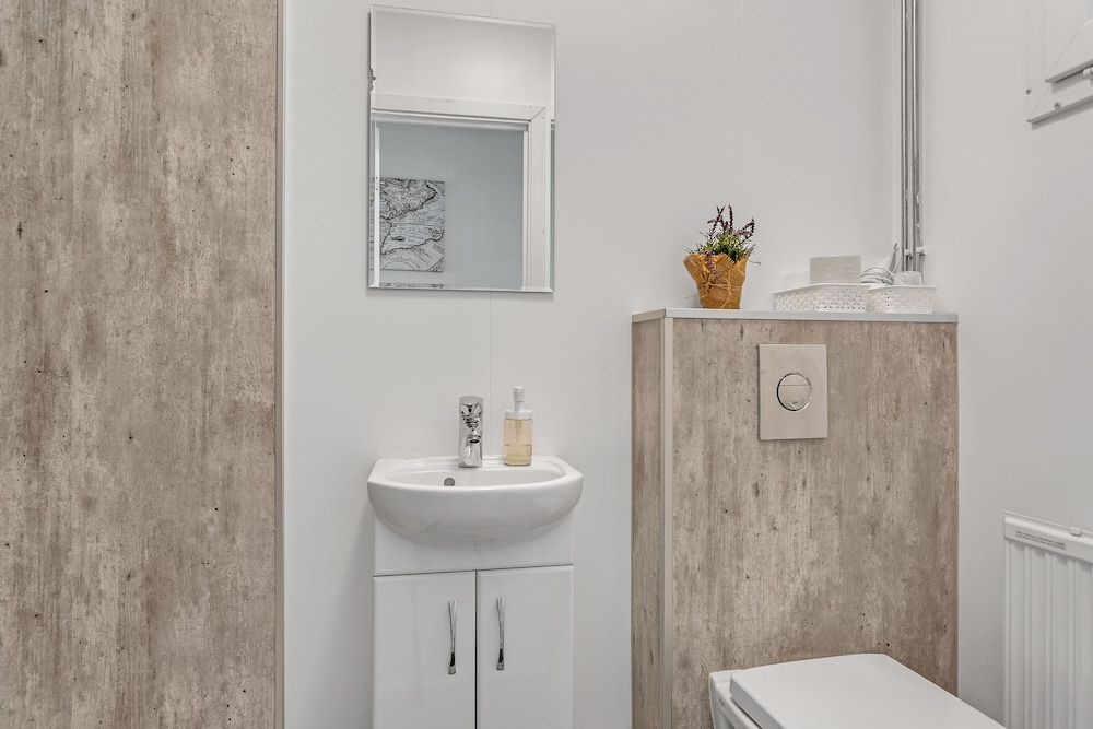 Guesthouse Vatnsholt Basic Triple Room, Private Bathroom 7