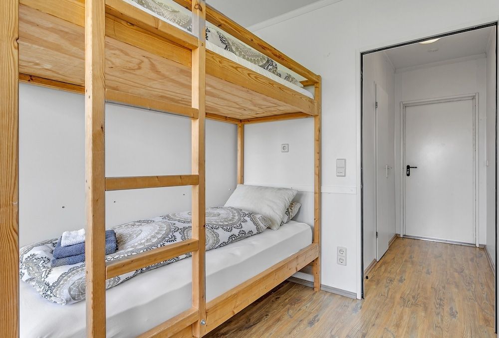 Guesthouse Vatnsholt Basic Triple Room, Private Bathroom 2