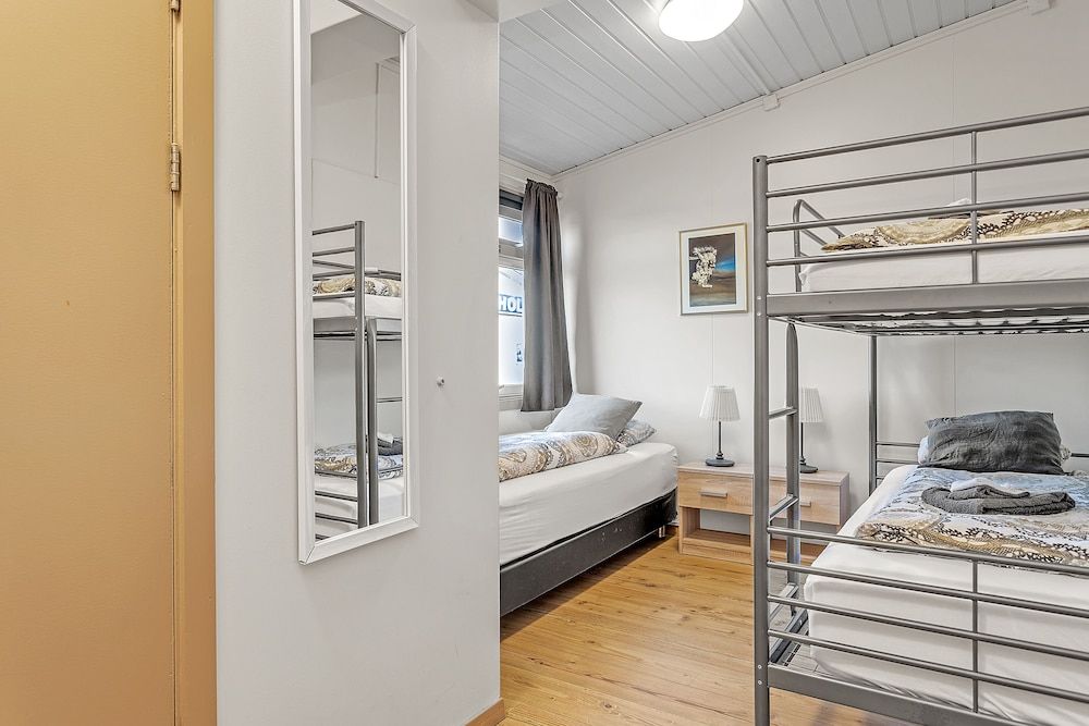 Guesthouse Vatnsholt Basic Triple Room, Private Bathroom