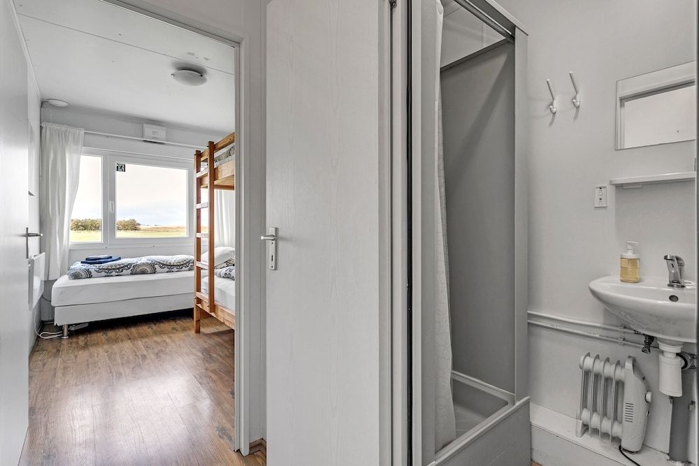 Guesthouse Vatnsholt Basic Triple Room, Private Bathroom 8