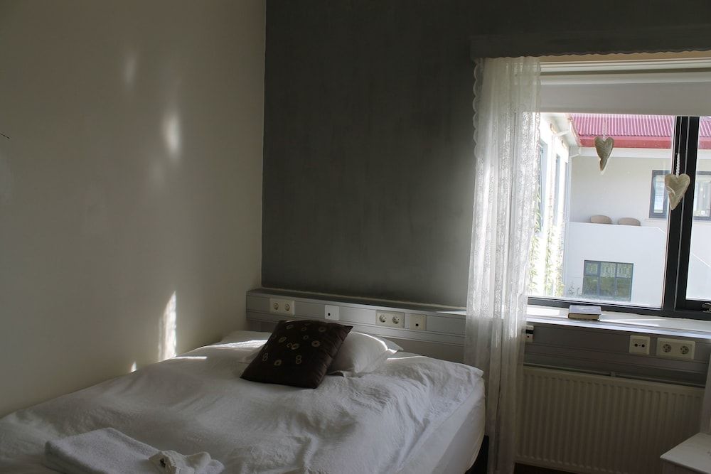Single Room, Shared Bathroom