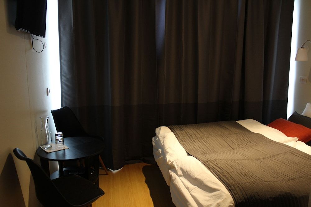 North West Restaurant & Guesthouse Double Room, Private Bathroom 2