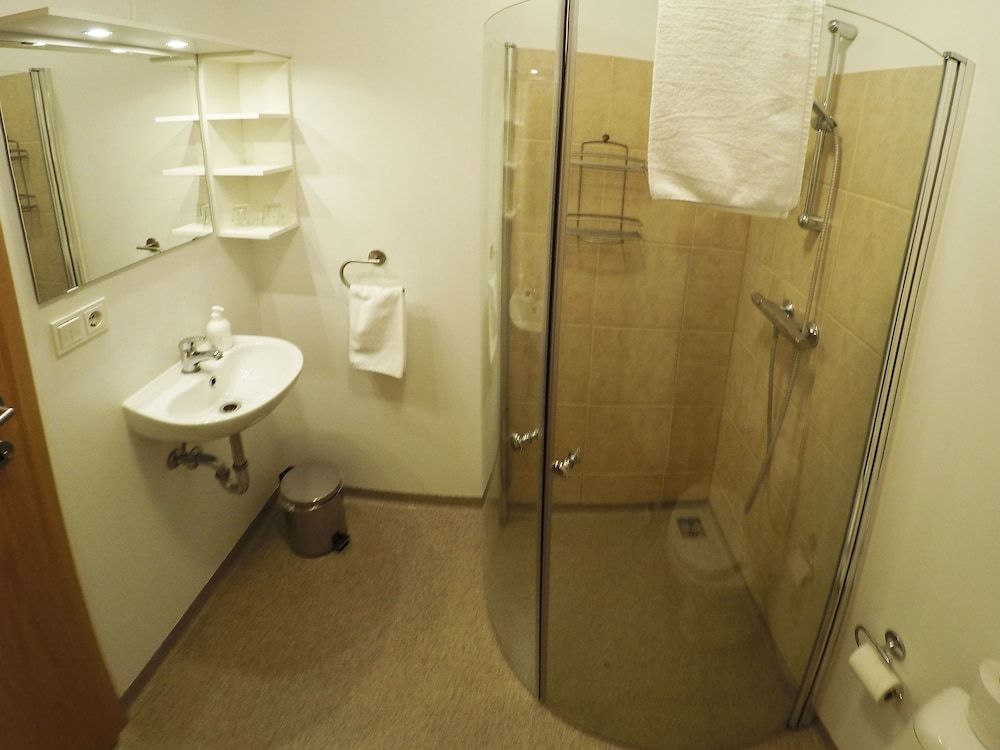 Lambastadir Guesthouse Economy Triple Room 5