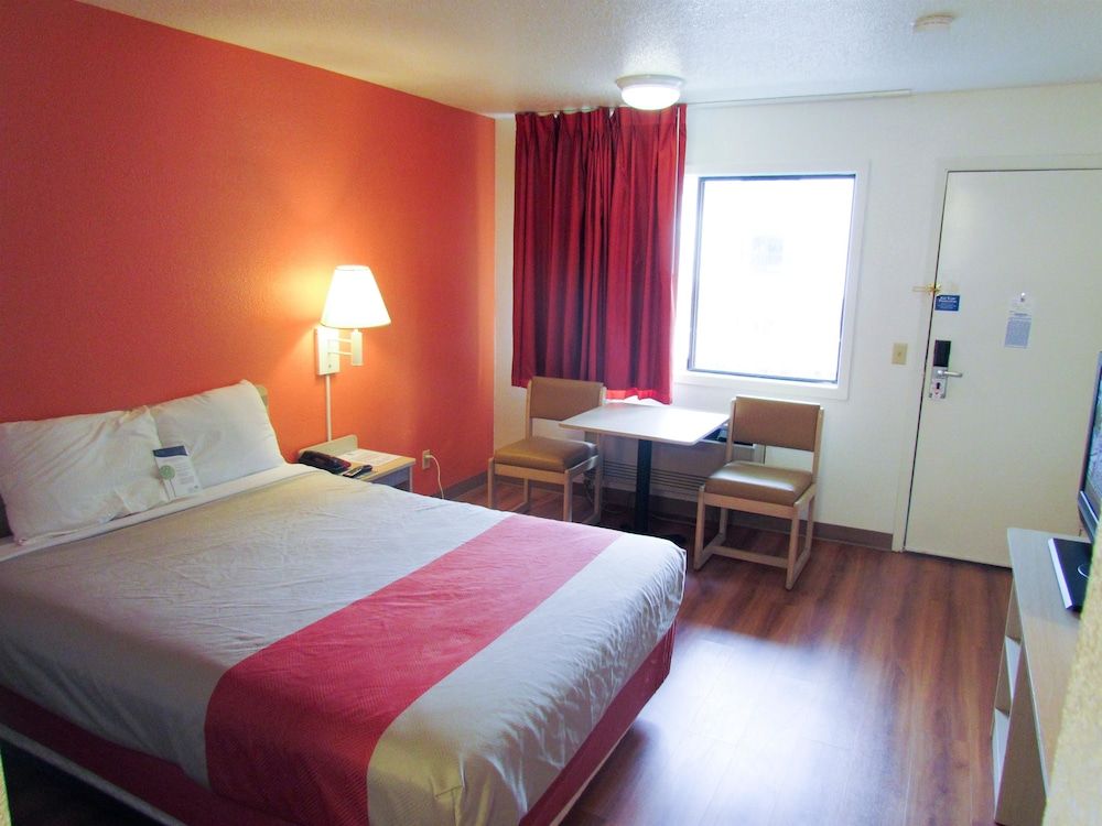 Standard Room, 1 Queen Bed, Accessible, Non Smoking
