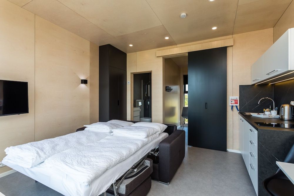 Harbour View Comfort Cabin, 1 Queen Bed with Sofa bed, Partial Ocean View 3