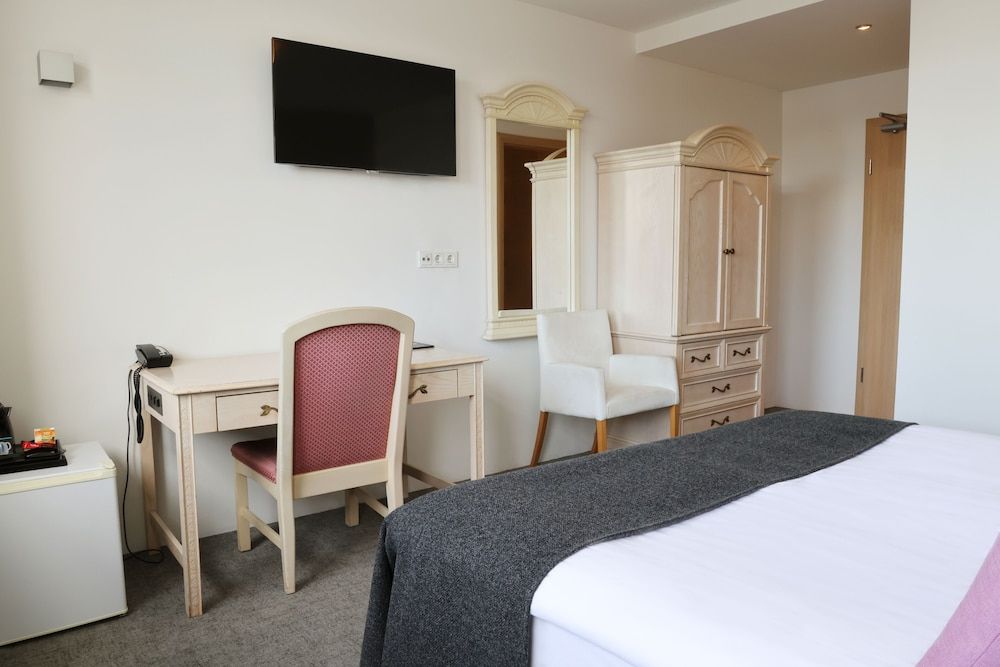 Fosshotel Husavik Economy Double Room 5